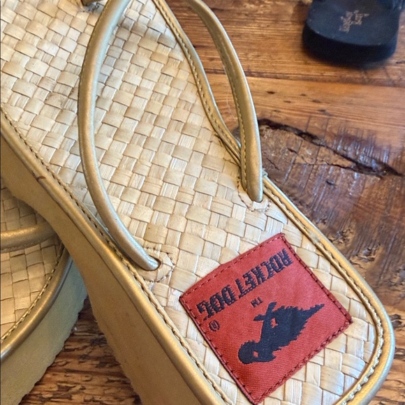 Rocket Dog Metallic Gold Woven Platform Thong Sandals - Picture 4 of 4